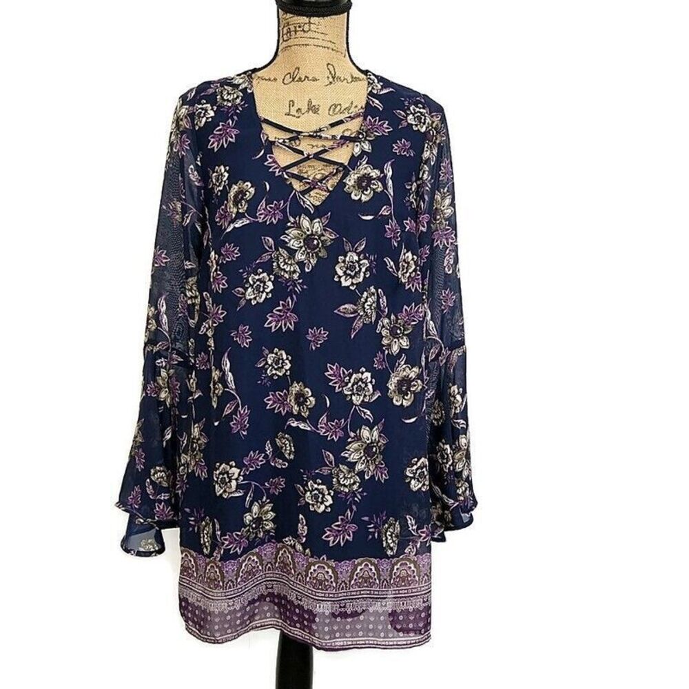 Speechless Womens sz M Top Purple Floral V Neck Lace Up Ruffle Long Sleeve Tunic